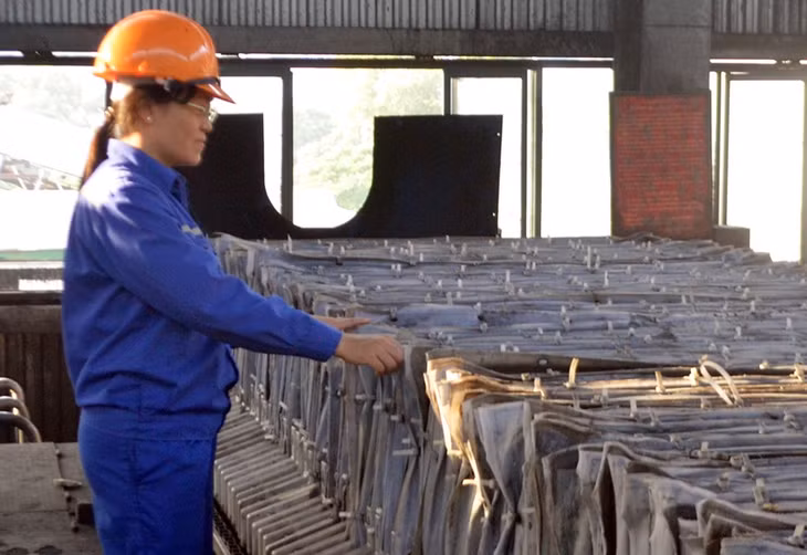 Nhiều chị em đã đóng góp với các sáng kiến giảm sức lao động, làm lợi cho đơn vị hàng tỷ dồng (Ảnh: Chị