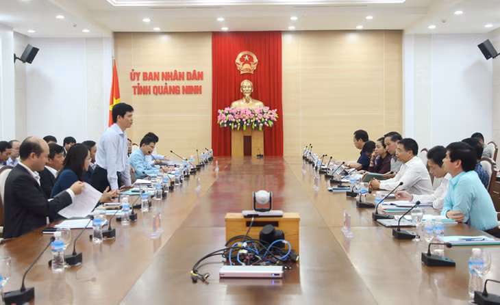Quang cảnh buổi làm việc