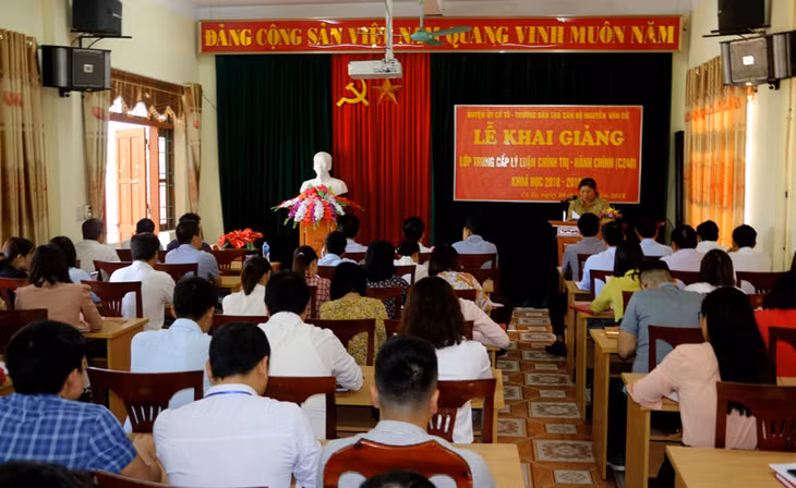  Các học viên trong buổi khai mạc lớp học.