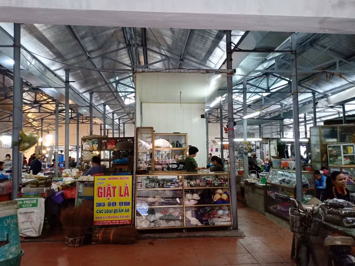 Chợ Độc Lập được nâng cấp, cải tạo từ kinh phí đóng góp của tiểu thương