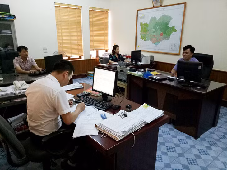 Cơ quan Tổ chức - Nội vụ được bố trí phòng làm việc tại trụ sở Huyện ủy sau khi hợp nhất vào tháng 4/2018.
