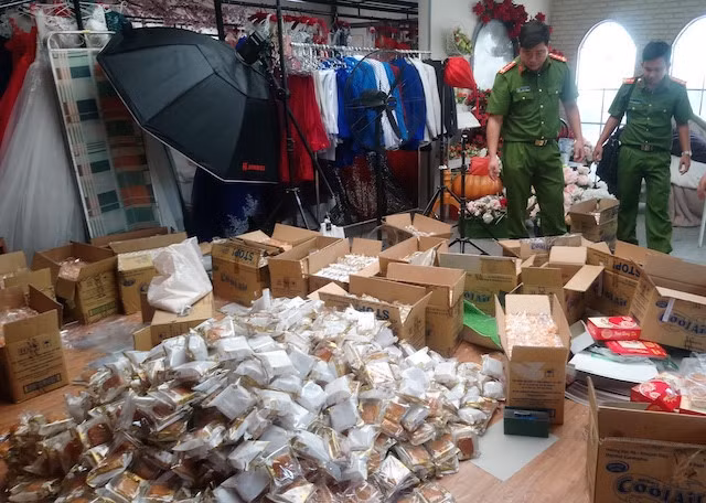 Bánh trung thu được lực lượng chức năng kiểm tra vào hồi tháng 9. Ảnh: C.A.
