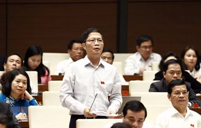 Bộ trưởng Bộ Công Thương Trần Tuấn Anh phát biểu làm rõ một số vấn đề đại biểu Quốc hội nêu. (Ảnh: Văn Điệp/TTXVN)