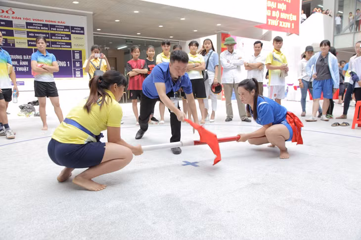 Thi đấu nội dung đẩy gậy tại Tuần Văn hóa, Thể thao các dân tộc vùng Đông Bắc tỉnh Quảng Ninh lần thứ II-2018
