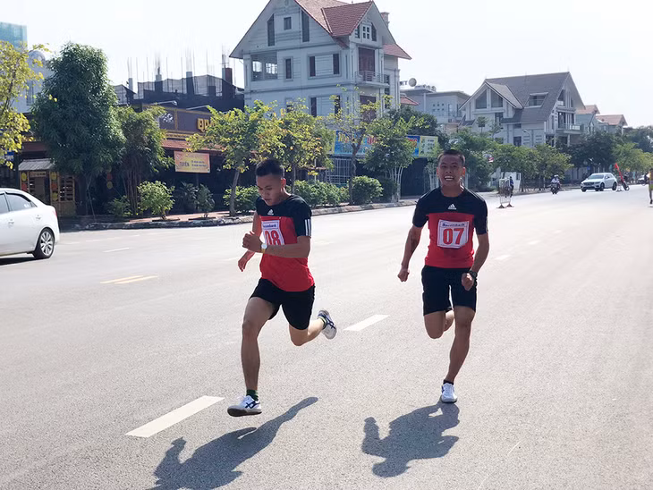Các vận động viên bước vào giải với tinh thần thi đấu cao, cạnh tranh sôi nổi.