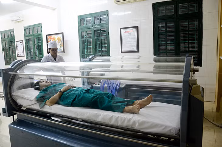 Hệ thống bình oxy cao áp được TTYT huyện Hoành Bồ đầu tư nhằm nâng cao hiệu quả trong điều trị, điều dưỡng phục hồi sức khỏe.