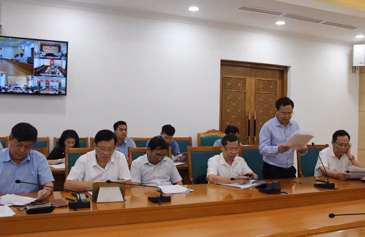 Lãnh đạo Sở Tài nguyên và Môi trường báo cáo công tác bảo vệ môi trường trong KCN, CCN