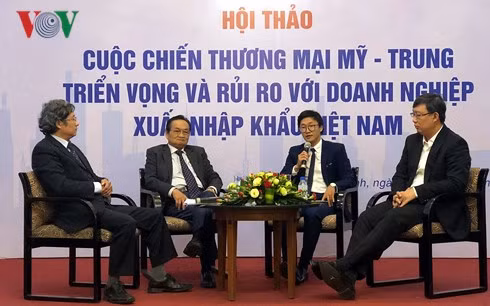 Các diễn giả tại buổi hội thảo.