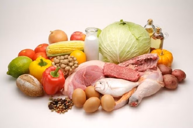 Bà mẹ mang thai cần ăn đầy đủ các nhóm thực phẩm để cung cấp đầy đủ dinh dưỡng cho trẻ.