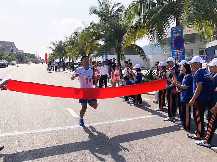 Giải chạy truyền thống lần thứ 48 của tỉnh đã diễn ra sôi nổi thành công và tạo được sự lan tỏa mạnh mẽ trong phong trào chạy việt dã của các địa phương trên địa bàn tỉnh.