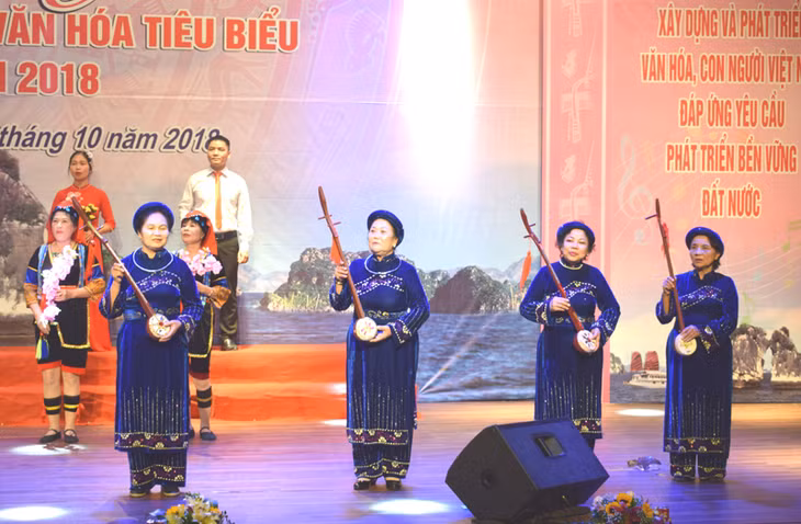 Người cao tuổi huyện Ba Chẽ trong Liên hoan Văn nghệ các nhà văn hóa thôn - Khu phố văn hóa tiêu biểu tỉnh Quảng Ninh năm 2018