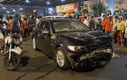 Chiếc xe BMW hư hỏng. Ảnh: Sơn Hoà.