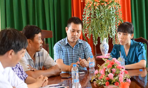 Bà Ngọc làm việc với các cơ quan ban ngành huyện Nhơn Trạch sáng 24/4. Ảnh: Thái Hà