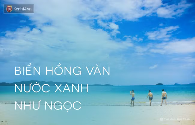 Hồng Vàn cách trung tâm thị trấn Cô Tô 7 km, thuộc thôn Hồng Hải, xã Đồng Tiến. Vì nằm cách xa khu dân cư đông đúc nên Hồng Vàn sở hữu bãi cát trắng trải dài, biển yên lặng sóng hết sức thơ mộng. Trên bãi cát là những căn nhà gỗ độc đáo, gần gũi với thiên nhiên, tha hồ cho bạn ngắm cảnh. Từ cầu cảng, bạn có thể thuê xe ôm tới bãi Hồng Vàn với giá 50.000 đồng. Sau đó, bạn thuê xe máy khoảng 200.000 đồng một ngày để đi thăm các điểm du lịch khác xung quanh.