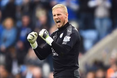  Schmeichel đã lọt vào tầm ngắm của Barca