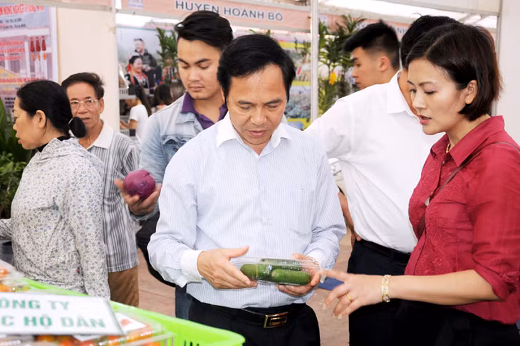 Kiểm tra sản phẩm rau, quả an toàn của TX Quảng Yên