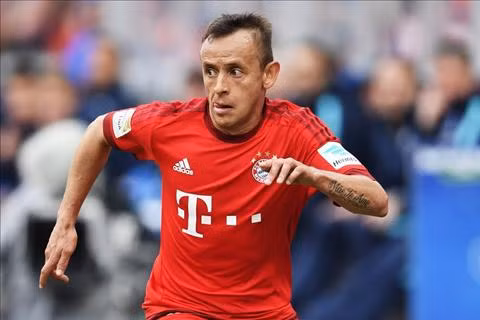 Hậu vệ Rafinha tương lai tại Bayern đang không rõ ràng