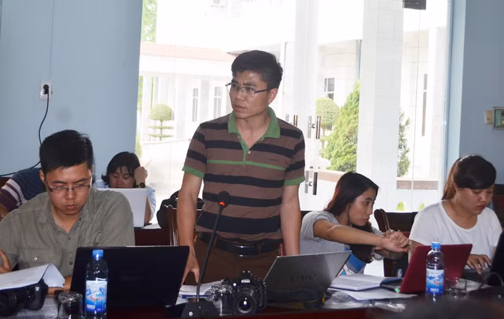 Đại diện Báo Nông thôn ngày nay phát biểu ý kiến liên quan đến vấn đề quy hoạch vùng nuôi ngao của Hải Hà.