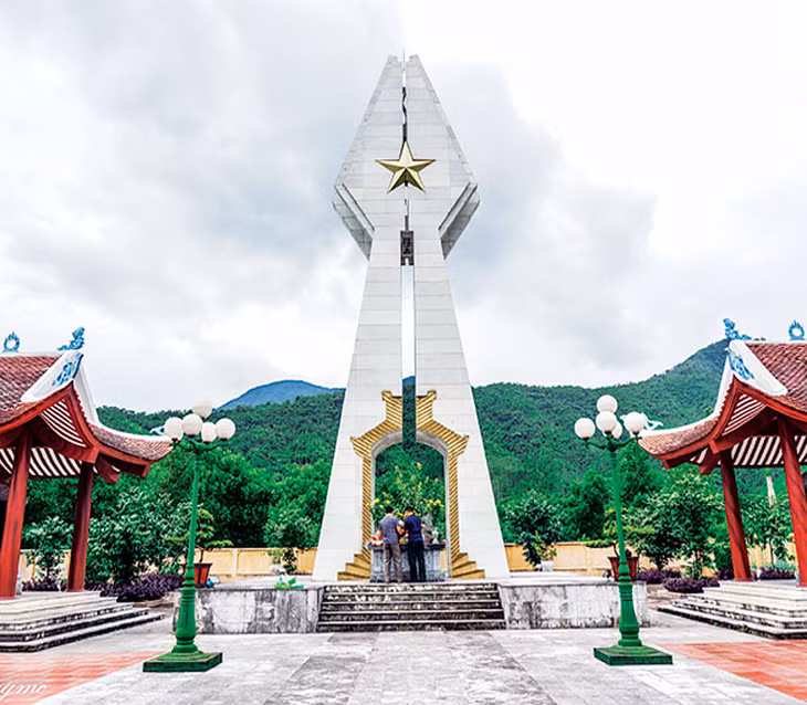 Đài tưởng niệm liệt sĩ Pò Hèn, một điểm đến ý nghĩa tuyến du lịch trải nghiệm Bắc Sơn - Hải Sơn.