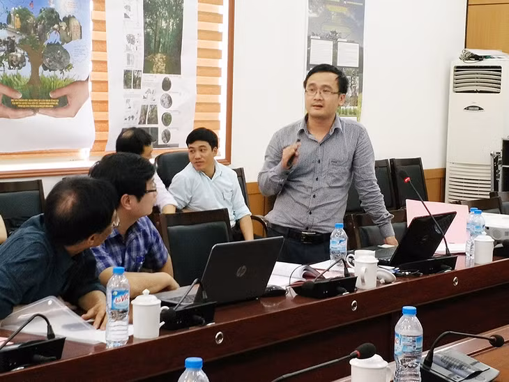 TS Phạm Anh Tuấn, Viện Kiến trúc Cảnh quan và Nội thất (Trường Đại học Lâm nghiệp Việt Nam) đưa ra các giải pháp để bảo vệ đối với những cây xích tùng cổ có nguy cơ đổ gẫy do sâu bệnh, trơ gốc, chèn ép, lệch tán...