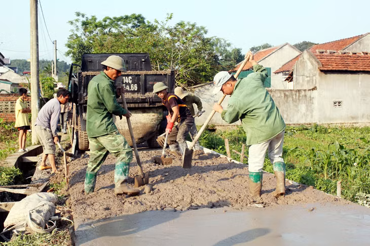 Xã Tiên Lãng đang đẩy nhanh tiến độ thi công, hoàn thiện các hạng mục cuối cùng của công trình tuyến đường ven sông thôn Thác bưởi I để kịp gắn biển chào mừng cuộc bầu cử.