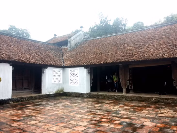  Các gian chùa nối liên hoàn với nhau.