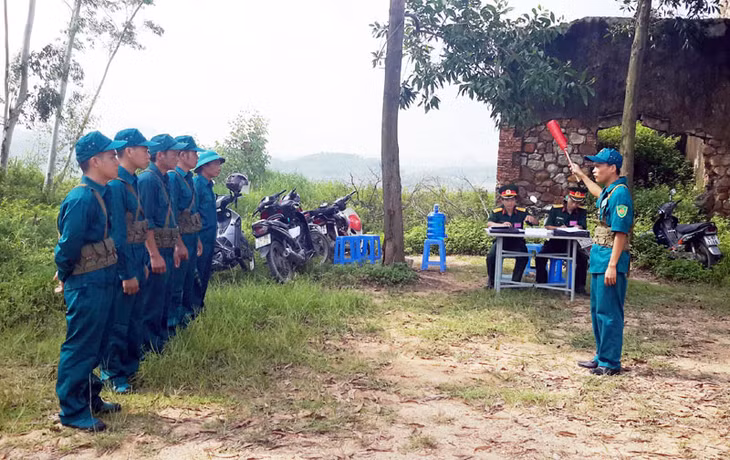 Ban CHQS TX Đông Triều thường xuyên huấn luyện sẵn sàng chiến đấu cho lực lượng DQTV trên địa bàn. (Ảnh do Ban CHQS TX Đông Triều cung cấp)