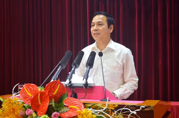 Đồng chí Đặng Huy Hậu, PCT UBND tỉnh phát biểu tại Hội nghị.