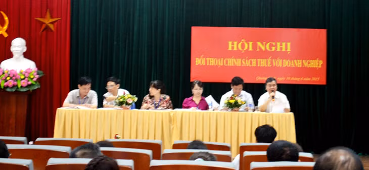 Cục thuế Quảng Ninh đối thoại chính sách thuế với doanh nghiệp.