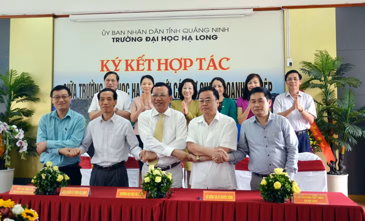 Lãnh đạo Trường Đại học Hạ Long ký kết thoả thuận hợp tác với các cơ quan, doanh nghiệp năm 2016.