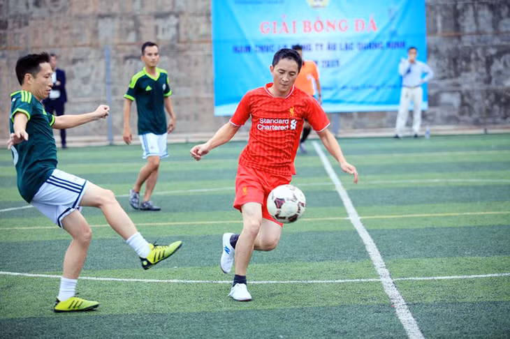Giao lưu bóng đá giữa các đơn vị thành viên trong Cụm văn hoá thể thao CNVC-LĐ phường Tuần Châu.