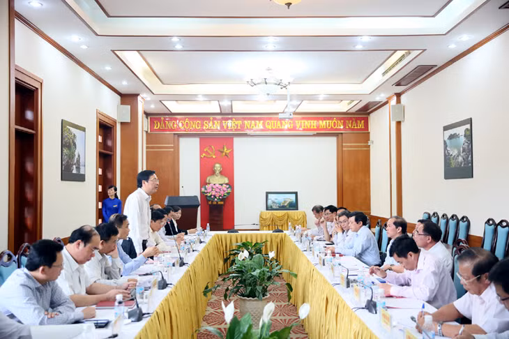 Quang cảnh buổi làm việc.