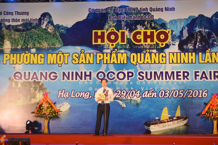 Đồng chí Đặng Huy Hậu, Phó Chủ tịch Thường trực UBND tỉnh phát biểu tại hội nghị