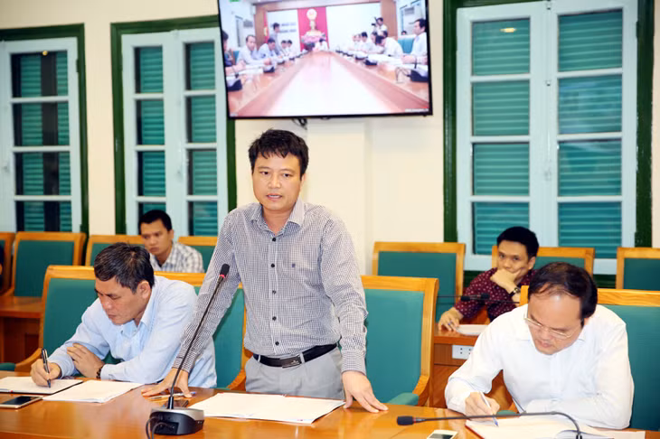 Đại diện chủ đầu tư dự án là Công ty Cổ phần BOT Biên Cương báo cáo tiến độ GPMB và thực hiện dự án.