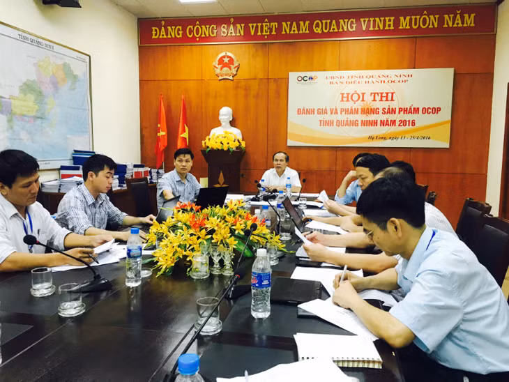 Ban tổ chứ