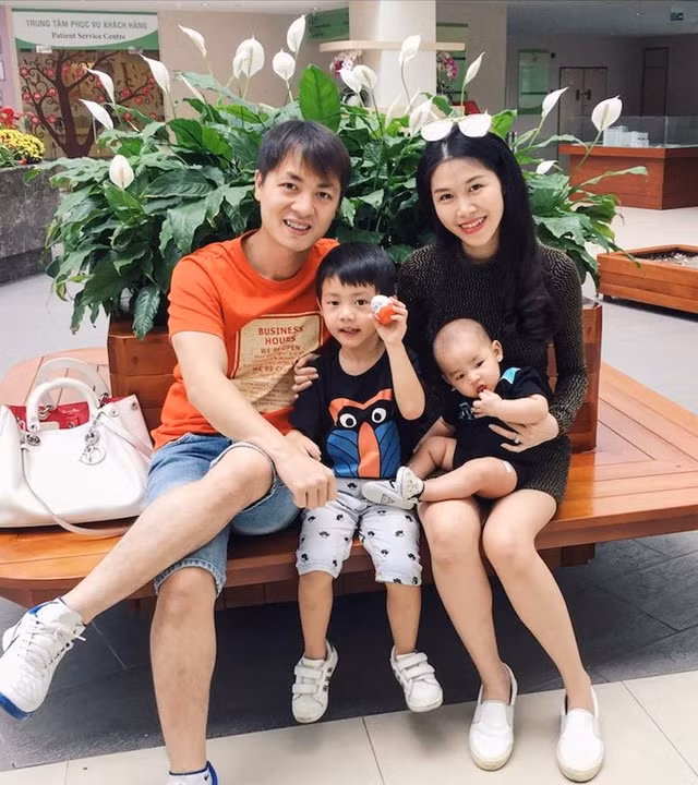Gia đình hạnh phúc của Đăng Khôi. Ảnh: NVCC