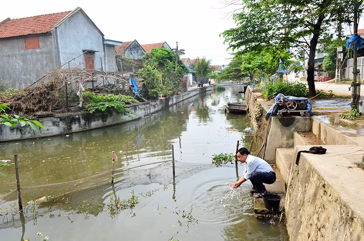 Mương nước trên địa bàn xã Cẩm La, TX Quảng Yên được xây kè, nạo vét từ Dự án thoát nước và vệ sinh môi trường khu vực đảo Hà Nam.