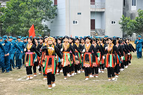 Lực lượng Dân quân tự vệ thuộc Cụm huấn luyện số 1 ra quân huấn luyện năm 2014. Ảnh: Quang Minh