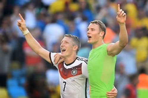 Schweinsteiger (trái) trở lại sau nửa năm vắng mặt sẽ giúp Đức lấy lại phong độ? - Ảnh: AFP