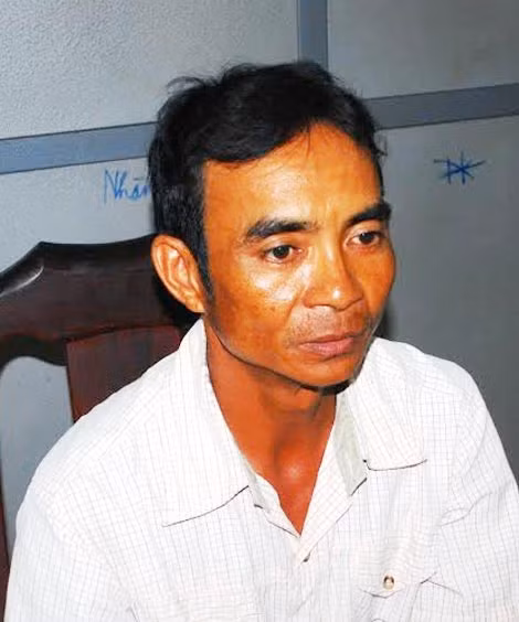 Hung thủ Thạch Hồng tại cơ quan điều tra.