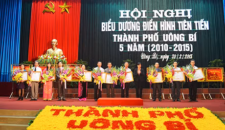  2 tập thể và 10 cá nhân được nhận bằng khen của Thủ tướng Chính phủ