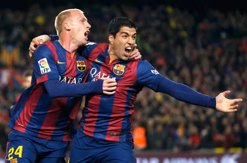 Mathieu (trái) và Suarez, hai cầu thủ đã ghi bàn giúp Barcelona thắng Real Madrid 2-1 - Ảnh: Reuters