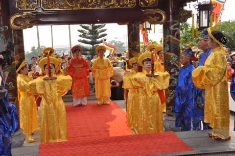 Lễ tế, dâng hương, hoa tại Đền Thượng