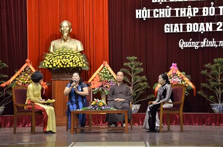 giao lưu với các đại diện