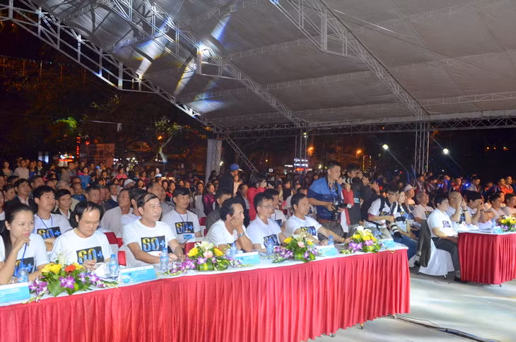 Quảng Ninh hưởng ứng chiến dịch Giờ trái đất 2015 ảnh 1 Quảng Ninh hưởng ứng chiến dịch Giờ trái đất 2015 ảnh 1
