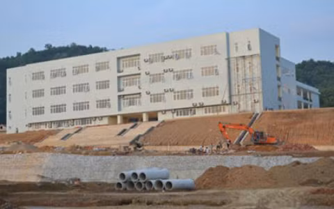 Bệnh viện đa khoa Bắc Kạn có tổng mức đầu tư 980 tỷ đồng, trong đó kinh phí dùng để mua sắm trang thiết bị y tế là 400 tỷ đồng (ảnh: VNMedia)