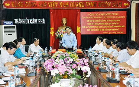 Đồng chí Phạm Minh Chính, Uỷ viên T.Ư Đảng, Bí thư Tỉnh uỷ làm việc với Thành uỷ Cẩm Phả về Đề án 25. Ảnh: Minh Thu