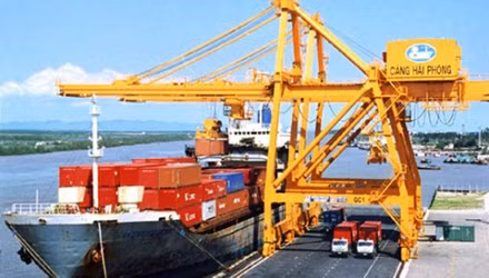 Cảng Hải Phòng đang được nhà đầu tư ngoại lẫn nội tranh mua.