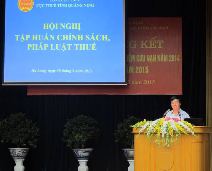 Đại diện Cục Thuế tỉnh giới thiệu, hướng dẫn những điểm mới cần lưu ý trong Thông tư 26.