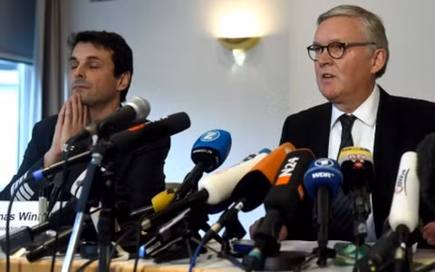 CEO Germanwings Thomas Winkelmann (phải) phát biểu tại cuộc họp báo (Ảnh AFP)